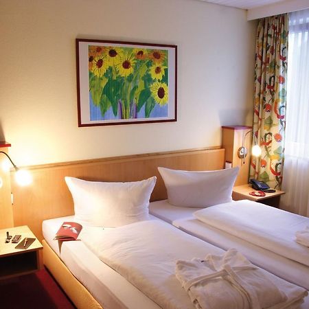 Hotel Garni Elegant Вилинген Стая снимка