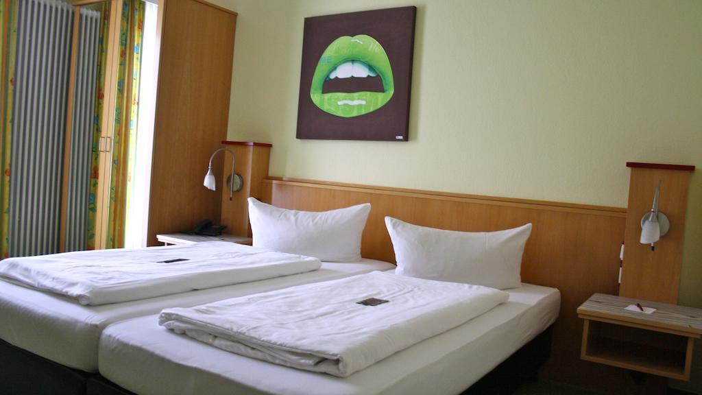 Hotel Garni Elegant Вилинген Екстериор снимка