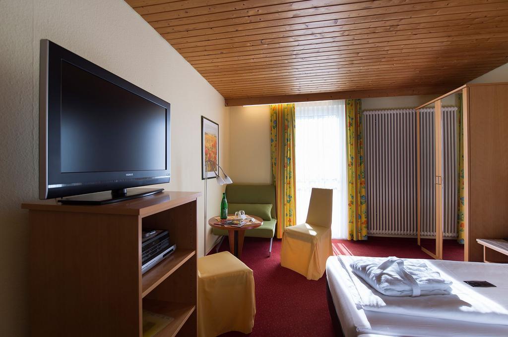 Hotel Garni Elegant Вилинген Стая снимка