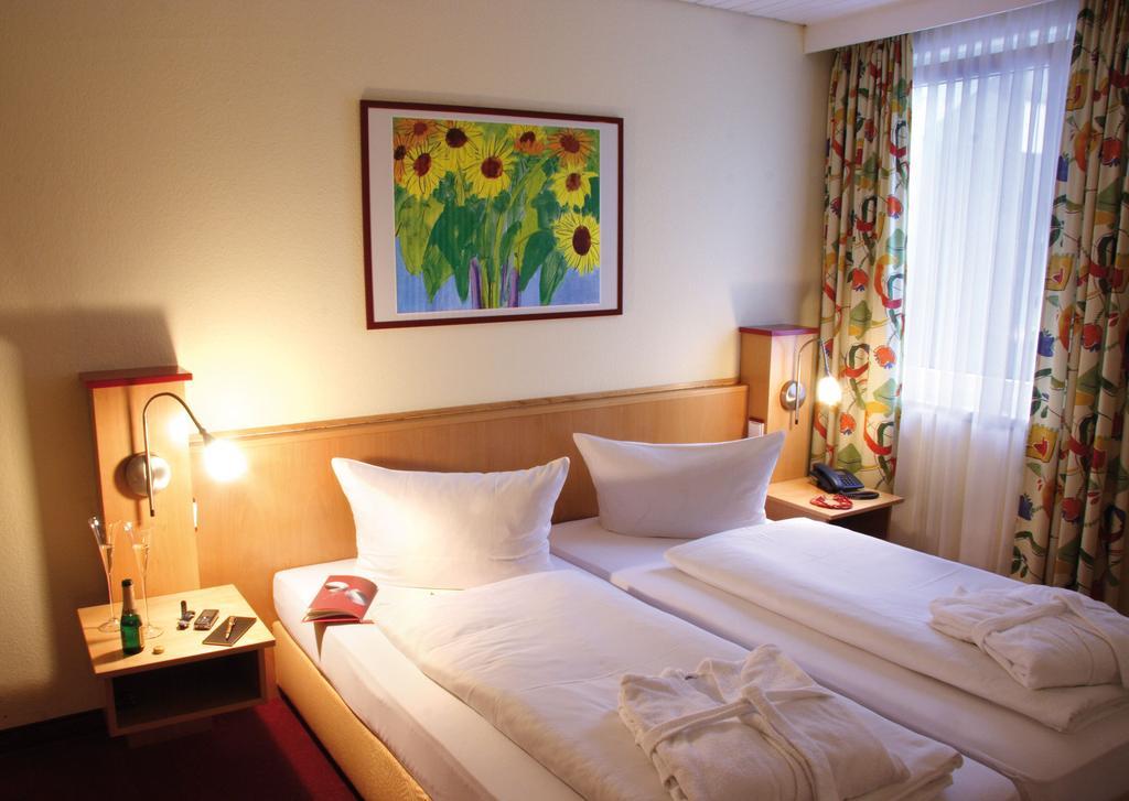 Hotel Garni Elegant Вилинген Стая снимка