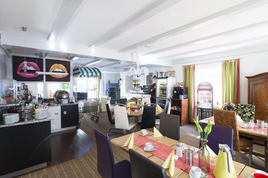 Hotel Garni Elegant Вилинген Екстериор снимка