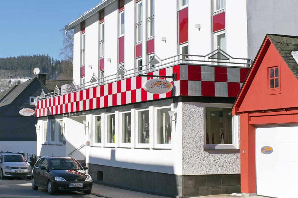Hotel Garni Elegant Вилинген Екстериор снимка