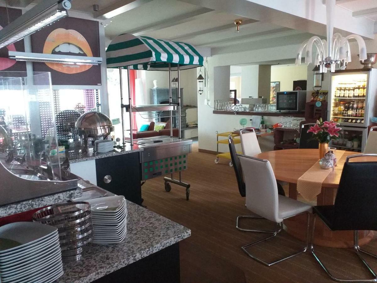 Hotel Garni Elegant Вилинген Екстериор снимка